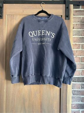 Queen’s University Navy Crewneck Sweatshirt Made in Canada size M unisex